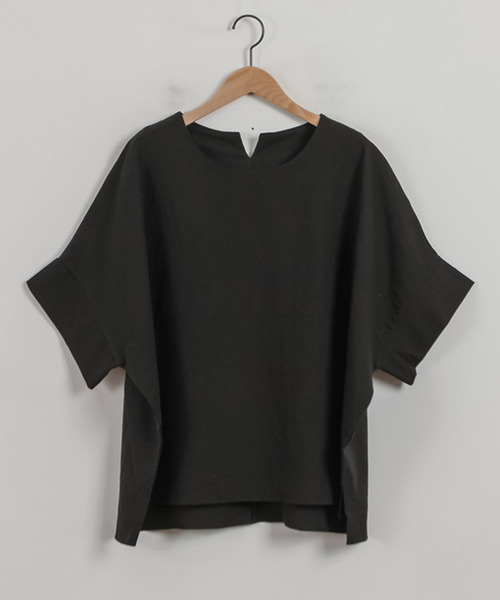 Bifrost(ビフレスト)の「サイドスリットTシャツ(Tシャツ/カットソー・レディース・ブラック/ホワイト/キャメル・F)」の1枚目の写真