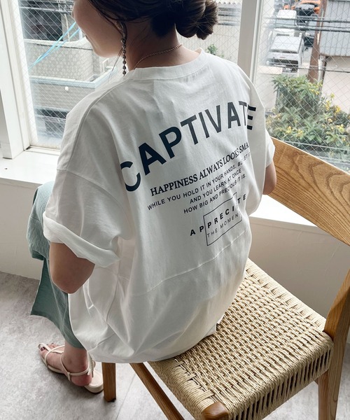 reca(レカ)の「バッグスリットロゴチュニック(Tシャツ/カットソー・レディース・チャコールグレー/オフホワイト/グリーン/グレイッシュベージュ・FREE)」の2枚目の写真