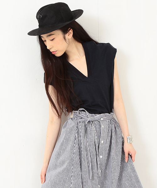 Ray BEAMS（レイビームス）の「RBS / タック Vネック Tシャツ（Tシャツ/カットソー・レディース・オフホワイト/グレー/ネイビー・ONE SIZE）」の3枚目の写真