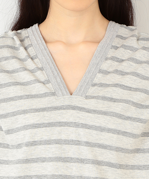 Ray BEAMS（レイビームス）の「RBS / タック Vネック Tシャツ（Tシャツ/カットソー・レディース・オフホワイト/グレー/ネイビー・ONE SIZE）」の8枚目の写真