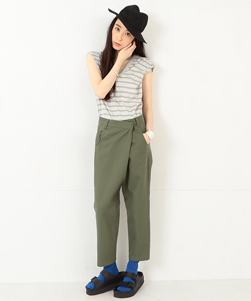 Ray BEAMS（レイビームス）の「RBS / タック Vネック Tシャツ（Tシャツ/カットソー・レディース・オフホワイト/グレー/ネイビー・ONE SIZE）」の13枚目の写真