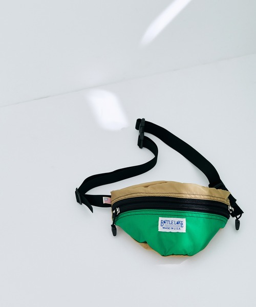 BATTLE LAKE(バトルレイク)の「【BATTLE LAKE】WAIST POUCH(ボディバッグ/ウエストポーチ・レディース・グリーン/ブルー・FREE)」の2枚目の写真