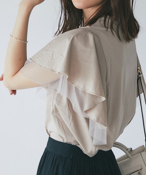 un dix cors（アンディコール）の「大人フェミニン　チュールフレアスリーブカットソー（Tシャツ/カットソー・レディース・ブラック/ベージュ/オフホワイト・FREE）」の3枚目の写真