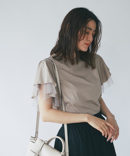 un dix cors（アンディコール）の「大人フェミニン　チュールフレアスリーブカットソー（Tシャツ/カットソー・レディース・ブラック/ベージュ/オフホワイト・FREE）」の5枚目の写真