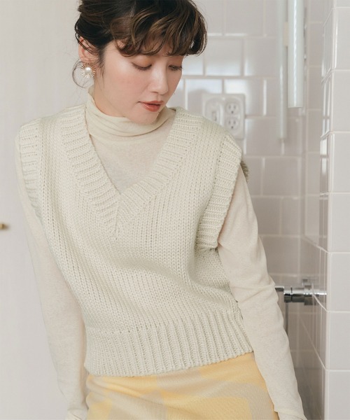 titivate（ティティベイト）の「ﾍﾞｰｼｯｸｺﾝﾊﾟｸﾄﾆｯﾄﾍﾞｽﾄ（ベスト・レディース・ブラック/ブラウン/ブルー/アイボリー・S/M）」の2枚目の写真