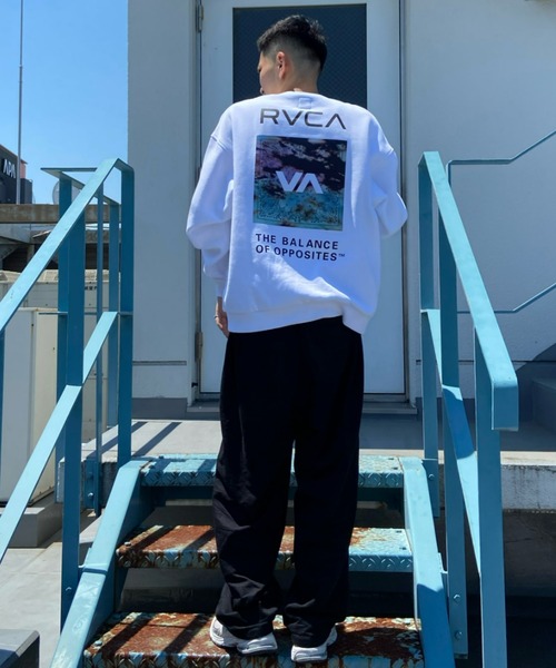 RVCA(ルーカ)の「【ムラサキスポーツ別注 Web限定】RVCA/ルーカ オーバーサイズ バックプリントスウェット/スクエアロゴ タイダイ柄/ドロップショルダー プルオーバー BC042-P01(スウェット・メンズ・ホワイト/ブラック/ベージュ・S/M/L/XL)」の5枚目の写真