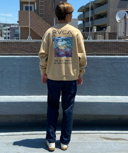 RVCA(ルーカ)の「【ムラサキスポーツ別注 Web限定】RVCA/ルーカ オーバーサイズ バックプリントスウェット/スクエアロゴ タイダイ柄/ドロップショルダー プルオーバー BC042-P01(スウェット・メンズ・ホワイト/ブラック/ベージュ・S/M/L/XL)」の7枚目の写真