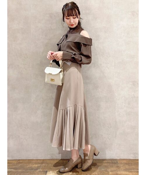 dazzlin（ダズリン）の「サイドプリーツフレアスカート（スカート・レディース・ベージュ/ブラウン/モカ/その他1・SMALL/MEDIUM）」の6枚目の写真