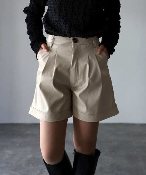 Riberry（リベリー）の「ハイウエストショートパンツ（その他パンツ・レディース・ブラック/アイボリー・MEDIUM/LARGE）」の8枚目の写真