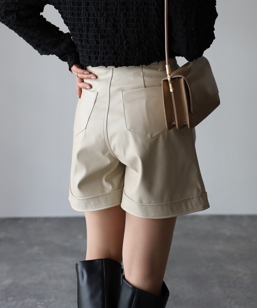 Riberry（リベリー）の「ハイウエストショートパンツ（その他パンツ・レディース・ブラック/アイボリー・MEDIUM/LARGE）」の4枚目の写真