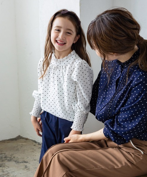 lulpini（ルルピー二）の「kids ドットパフショルダーブラウス（シャツ/ブラウス・キッズ・オフホワイト/ブラック・S/M/L）」の13枚目の写真