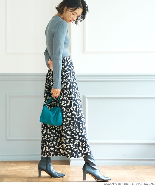 coca（coca）（コカ）の「モノトーンフラワーAラインスカート（スカート・レディース・ブラック・M/L）」の4枚目の写真