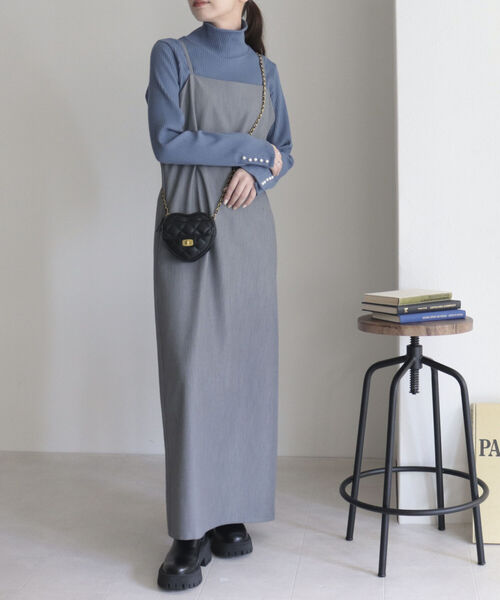 fredy emue(フレディエミュ)の「パールボタン リブタートル(Tシャツ/カットソー・レディース・オフホワイト/ブラック/ブルー/ライトグレー・38)」の22枚目の写真