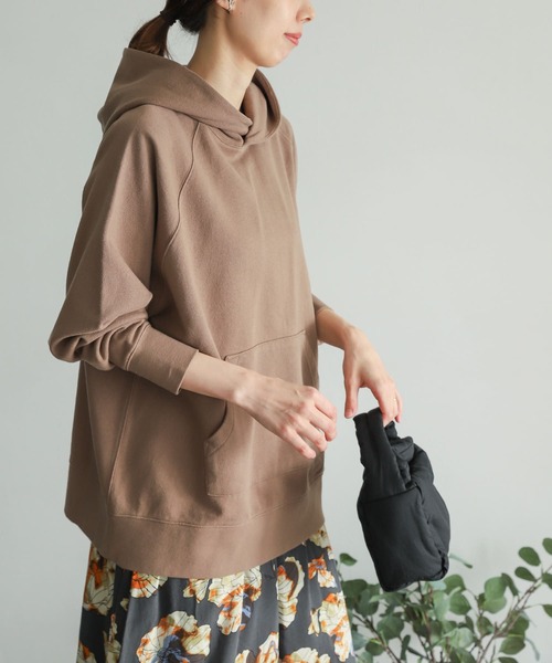 URBAN RESEARCH DOORS（アーバンリサーチドアーズ）の「コットンスウェットフーディー（パーカー・レディース・アイボリー/モカ/チャコールグレー・MEDIUM）」の3枚目の写真