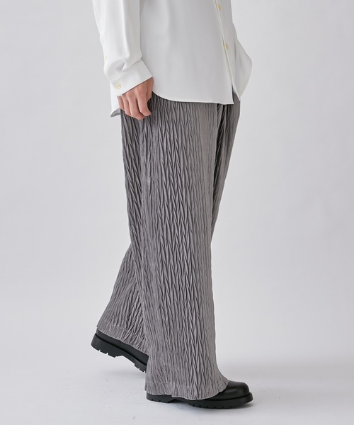 Lui's（ルイス）の「ベロアプリーツパンツ (セットアップ対応)（スラックス・メンズ・グレー/ブラック・FREE）」の4枚目の写真