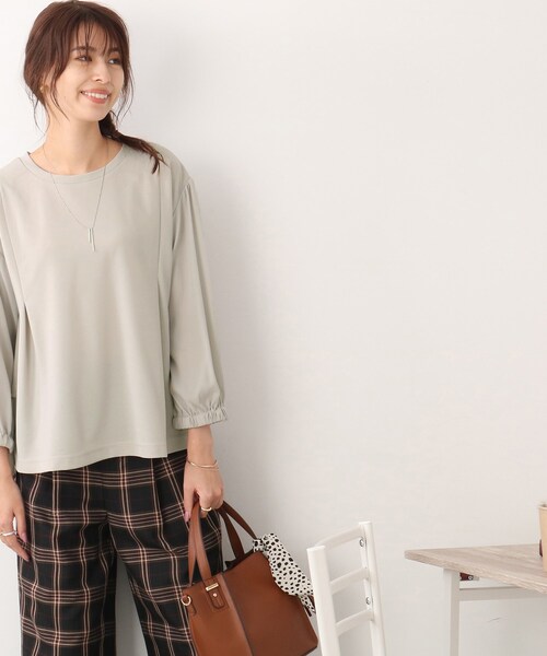 DRESKIP（ドレスキップ）の「◆【後ろ姿もキレイ見え】異素材切り替えトップス（Tシャツ/カットソー・レディース・ブラック/ブルー/ライトベージュ・02/03）」の3枚目の写真