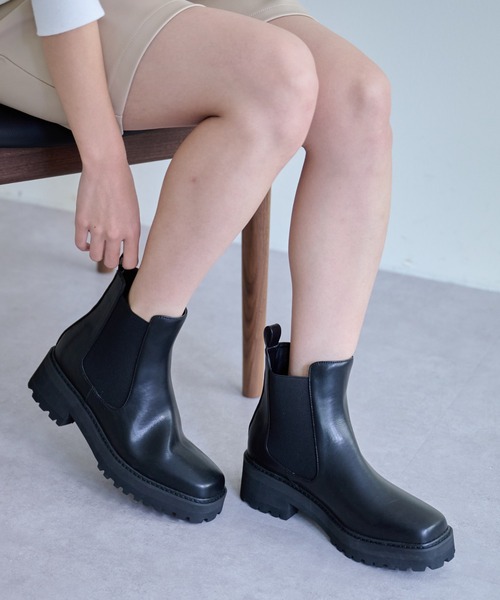 COLONY 2139（コロニートゥーワンスリーナイン）の「チェルシーショートブーツ（ブーツ・レディース・ブラック/アイボリー・SMALL/MEDIUM/LARGE）」の2枚目の写真