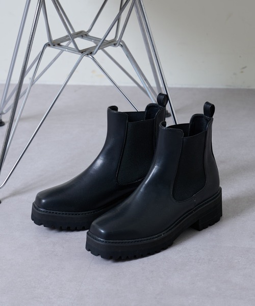 COLONY 2139（コロニートゥーワンスリーナイン）の「チェルシーショートブーツ（ブーツ・レディース・ブラック/アイボリー・SMALL/MEDIUM/LARGE）」の3枚目の写真