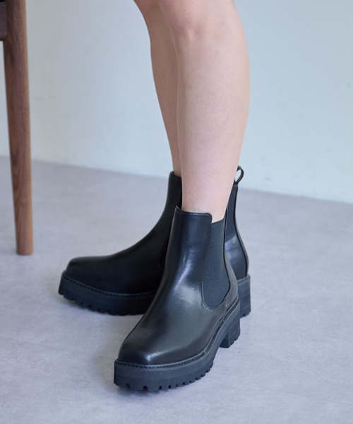 COLONY 2139（コロニートゥーワンスリーナイン）の「チェルシーショートブーツ（ブーツ・レディース・ブラック/アイボリー・SMALL/MEDIUM/LARGE）」の7枚目の写真
