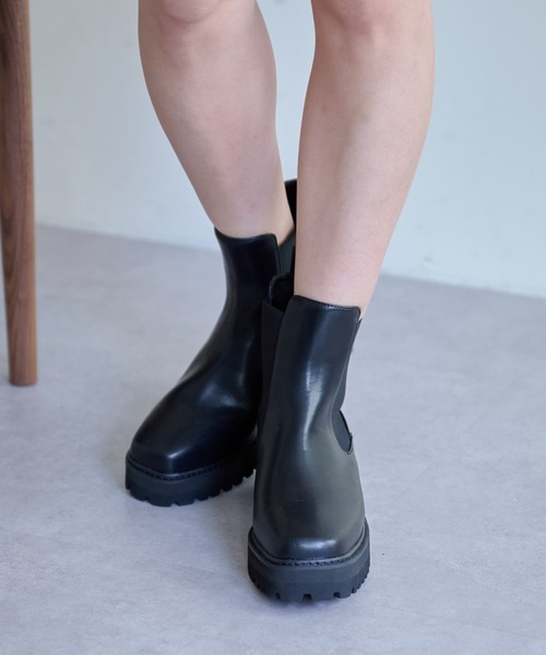 COLONY 2139（コロニートゥーワンスリーナイン）の「チェルシーショートブーツ（ブーツ・レディース・ブラック/アイボリー・SMALL/MEDIUM/LARGE）」の8枚目の写真