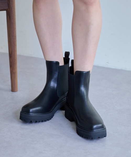 COLONY 2139（コロニートゥーワンスリーナイン）の「チェルシーショートブーツ（ブーツ・レディース・ブラック/アイボリー・SMALL/MEDIUM/LARGE）」の9枚目の写真