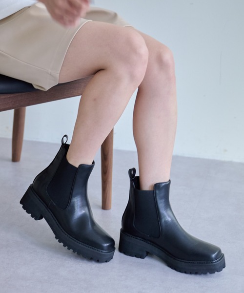 COLONY 2139（コロニートゥーワンスリーナイン）の「チェルシーショートブーツ（ブーツ・レディース・ブラック/アイボリー・SMALL/MEDIUM/LARGE）」の11枚目の写真