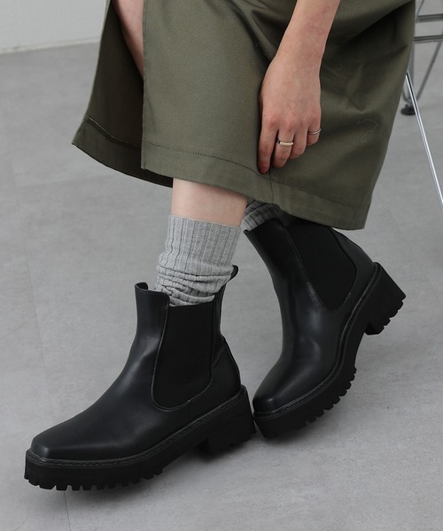 COLONY 2139（コロニートゥーワンスリーナイン）の「チェルシーショートブーツ（ブーツ・レディース・ブラック/アイボリー・SMALL/MEDIUM/LARGE）」の13枚目の写真