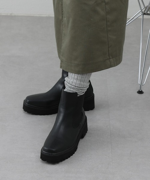 COLONY 2139（コロニートゥーワンスリーナイン）の「チェルシーショートブーツ（ブーツ・レディース・ブラック/アイボリー・SMALL/MEDIUM/LARGE）」の15枚目の写真