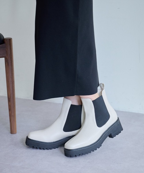 COLONY 2139（コロニートゥーワンスリーナイン）の「チェルシーショートブーツ（ブーツ・レディース・ブラック/アイボリー・SMALL/MEDIUM/LARGE）」の16枚目の写真