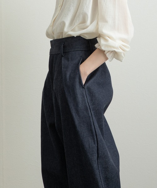 Liyoca（リヨカ）の「【Liyoca】デニムタックパンツ（デニムパンツ・レディース・ネイビー・36/38）」の8枚目の写真