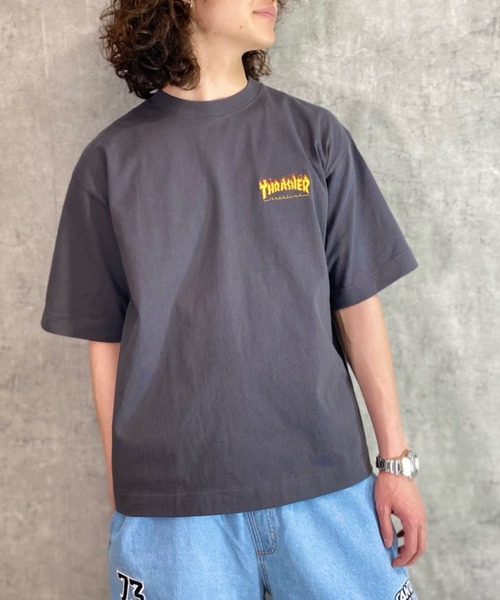 THRASHER(スラッシャー)の「【ムラサキスポーツ別注】THRASHER/スラッシャー ワンポイントロゴTシャツ 刺繍ロゴ/オーバーサイズ クルーネックTシャツ/THMM-002 FLAME(Tシャツ/カットソー・メンズ・グリーン系その他/ブルー系その他/ブラック×イエロー/ホワイト×パープル・M/L/XL)」の3枚目の写真