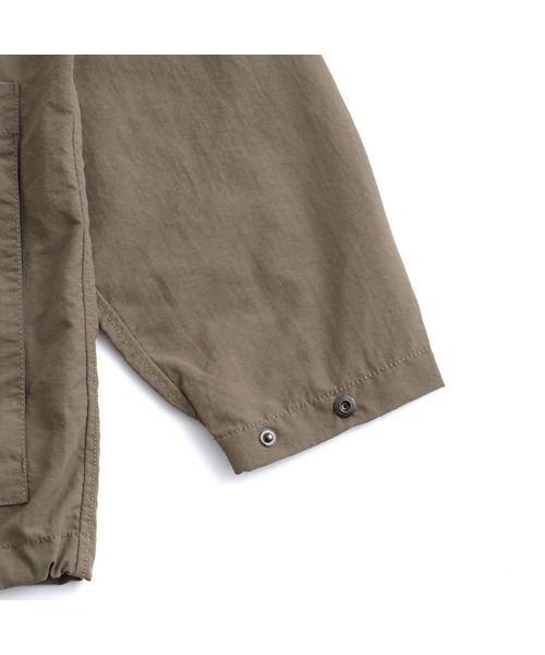 Manhattan Portage(マンハッタンポーテージ)の「Collarless Coach Jacket(ナイロンジャケット・メンズ・カーキ/ブラック/ブルー・SMALL/LARGE/MEDIUM/X-LARGE)」の7枚目の写真