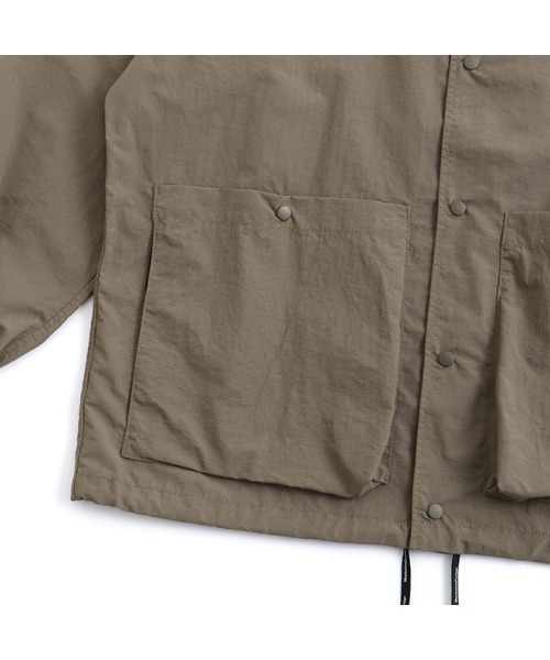 Manhattan Portage(マンハッタンポーテージ)の「Collarless Coach Jacket(ナイロンジャケット・メンズ・カーキ/ブラック/ブルー・SMALL/LARGE/MEDIUM/X-LARGE)」の8枚目の写真