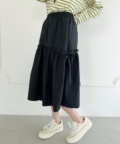 Loueme（ルエム）の「【23S/S】サイドリボンふくれジャガードフレアスカート（スカート・レディース・ホワイト/アイボリー/ブラック・FREE）」の6枚目の写真