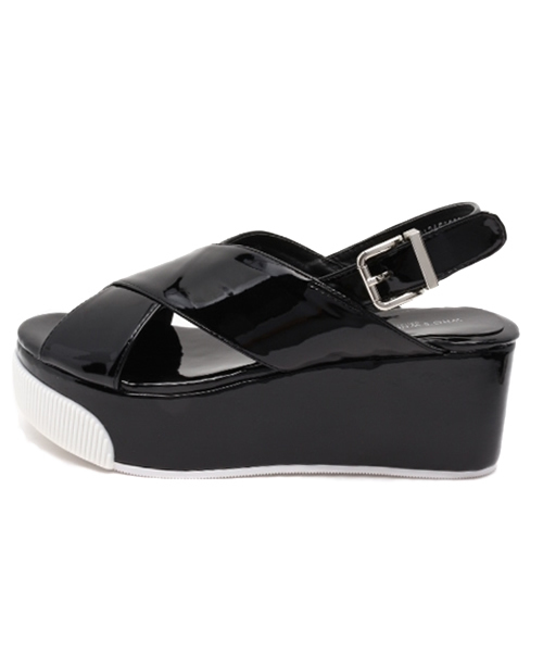 WHO'S WHO gallery（フーズフーギャラリー）の「クロスサンダル（サンダル・レディース・ブラック/プラチナム・23cm/23.5cm/24cm）」の3枚目の写真