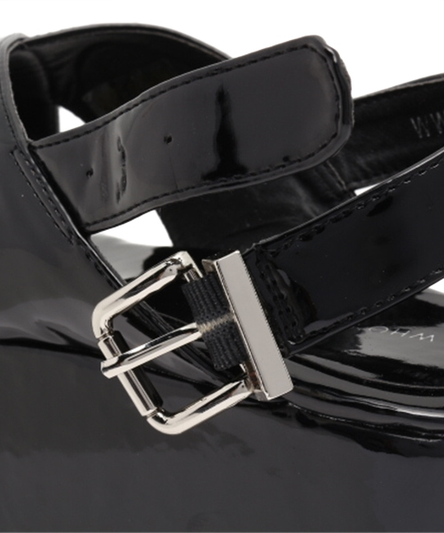 WHO'S WHO gallery（フーズフーギャラリー）の「クロスサンダル（サンダル・レディース・ブラック/プラチナム・23cm/23.5cm/24cm）」の8枚目の写真