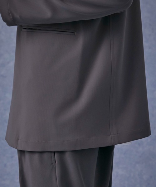 PUBLIC TOKYO（パブリックトウキョウ）の「〈360℃ストレッチ〉オルタネイトリラックスジャケット（テーラードジャケット・メンズ・ライトブラウン/ダークグレー・1/2）」の5枚目の写真