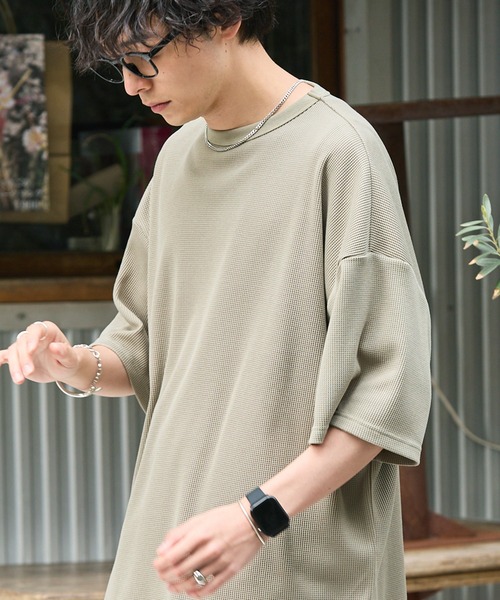 MONO-MART(モノマート)の「度詰めドライタッチワッフル ルーズS/Sカットソー(Tシャツ/カットソー・メンズ・チャコール/バーガンディー/杢グレー/オートミール/グリーン/ネイビー/ベージュ/ブラック/ライトブルー・S/M/L)」の5枚目の写真