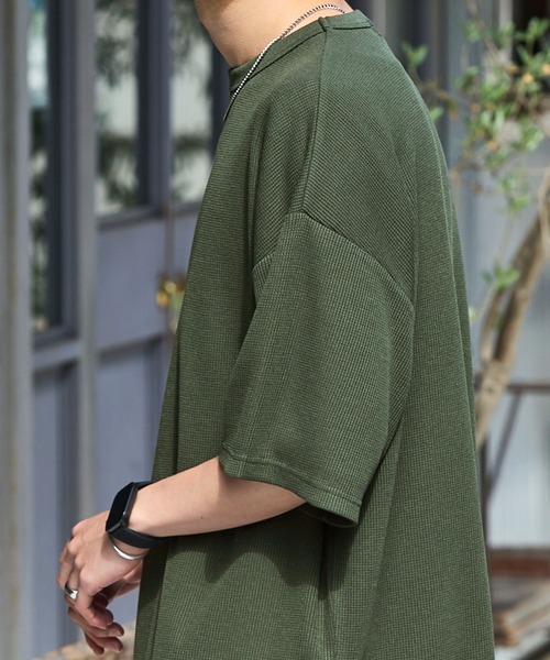 MONO-MART(モノマート)の「度詰めドライタッチワッフル ルーズS/Sカットソー(Tシャツ/カットソー・メンズ・チャコール/バーガンディー/杢グレー/オートミール/グリーン/ネイビー/ベージュ/ブラック/ライトブルー・S/M/L)」の19枚目の写真