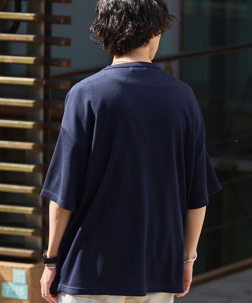 MONO-MART(モノマート)の「度詰めドライタッチワッフル ルーズS/Sカットソー(Tシャツ/カットソー・メンズ・チャコール/バーガンディー/杢グレー/オートミール/グリーン/ネイビー/ベージュ/ブラック/ライトブルー・S/M/L)」の21枚目の写真