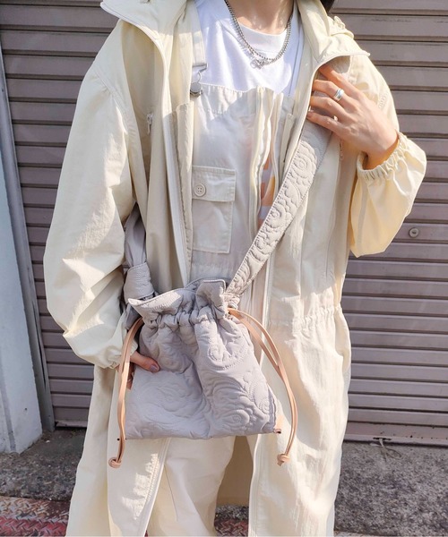 CONTROL FREAK / CTFK（コントロールフリーク）の「CONTROL FREAK(コントロールフリーク)ペイズリーキルトminiショルダー（ショルダーバッグ・レディース・アイボリー/モカ/ブラック/シルバー/ブルー・FREE）」の4枚目の写真