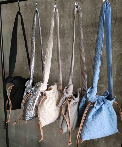 CONTROL FREAK / CTFK（コントロールフリーク）の「CONTROL FREAK(コントロールフリーク)ペイズリーキルトminiショルダー（ショルダーバッグ・レディース・アイボリー/モカ/ブラック/シルバー/ブルー・FREE）」の7枚目の写真