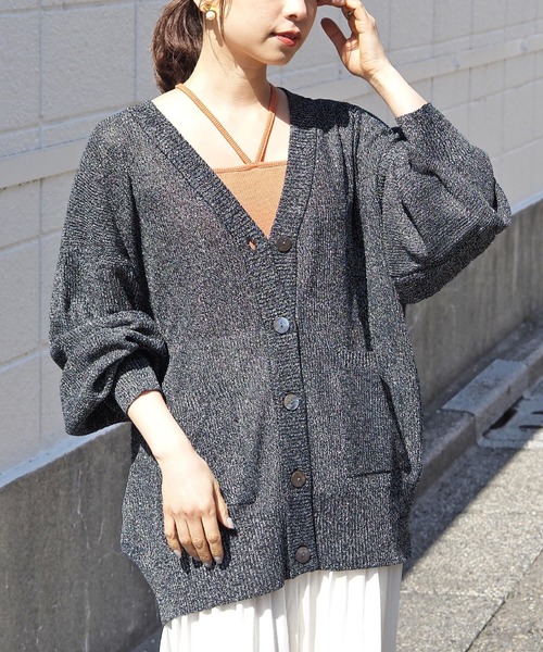 tiptop（ティップトップ）の「【ラメシアー登場】変わり編みシアーBIGカーディガン（カーディガン/ボレロ・レディース・グリーン系その他/オフホワイト/グレー/ブルー/ブラック/イエロー/ピンク/サックスブルー/ブラック系その他/ホワイト系その他・FREE）」の4枚目の写真