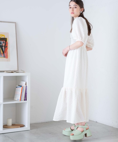 WEGO(ウィゴー)の「WEGO/【一部店限定】シャーリングロングワンピース(ワンピース・レディース・ホワイト系その他2/ブラック系その他2・FREE)」の3枚目の写真