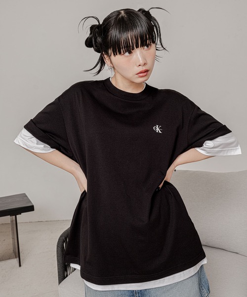 Calvin Klein（カルバン・クライン）の「【WEB限定】ユニセックス CK ロゴ リラックスフィット Tシャツ 2枚セット ホワイト×ブラック ホワイト×ブラウン（Tシャツ/カットソー・メンズ・ブラック×ホワイト/ホワイト×ブラック/ホワイト×ブラウン/ホワイト系その他2・L/M/S/XL）」の3枚目の写真