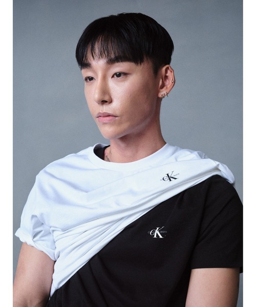 WEB限定】ユニセックス CK ロゴ リラックスフィット Tシャツ 2枚