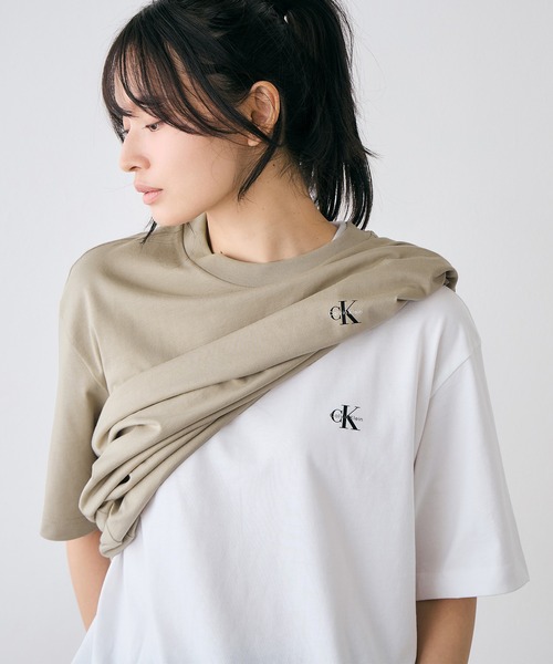 WEB限定】ユニセックス CK ロゴ リラックスフィット Tシャツ 2枚