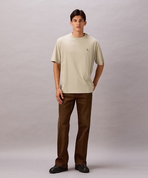 Calvin Klein（カルバン・クライン）の「【WEB限定】ユニセックス CK ロゴ リラックスフィット Tシャツ 2枚セット ホワイト×ブラック ホワイト×ベージュ（Tシャツ/カットソー・メンズ・ブラック×ホワイト/ホワイト×ブラック/ホワイト×ブラウン・L/M/S/XL）」の18枚目の写真