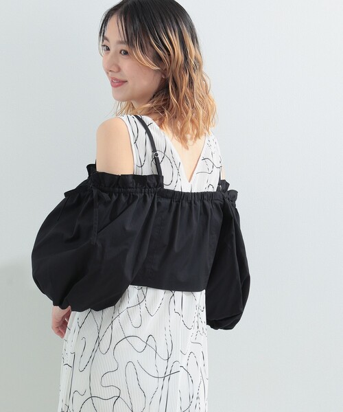 Ray BEAMS(レイビームス)の「Ray BEAMS / オフショル パフ スリーブ ビスチェ(シャツ/ブラウス・レディース・ホワイト/ブラック/ライトブルー・0/1)」の3枚目の写真