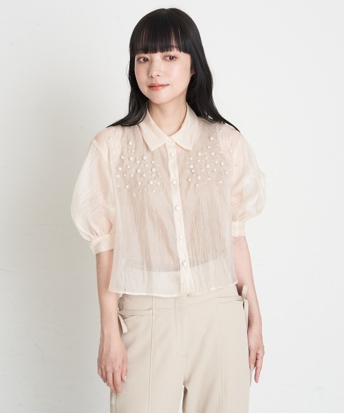 A de a.v.v（アードアー・ヴェ・ヴェ）の「パール付きシアーブラウス（シャツ/ブラウス・レディース・ブラック/アイボリー/ピンク・SMALL/MEDIUM）」の14枚目の写真